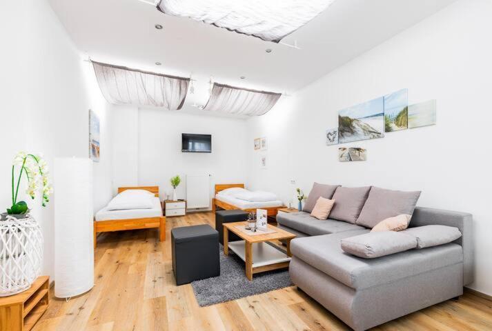 Budget Rooms West With Shared Kitchen Viena Exterior foto