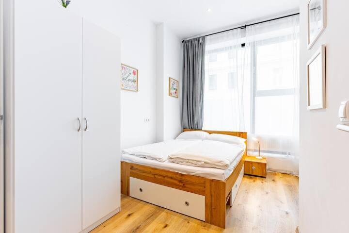 Budget Rooms West With Shared Kitchen Viena Exterior foto