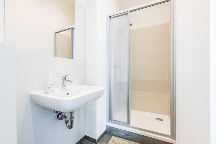 Budget Rooms West With Shared Kitchen Viena Exterior foto