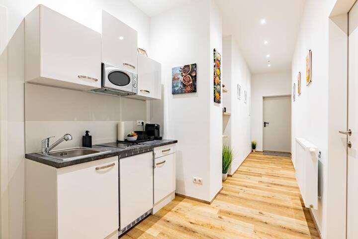Budget Rooms West With Shared Kitchen Viena Exterior foto