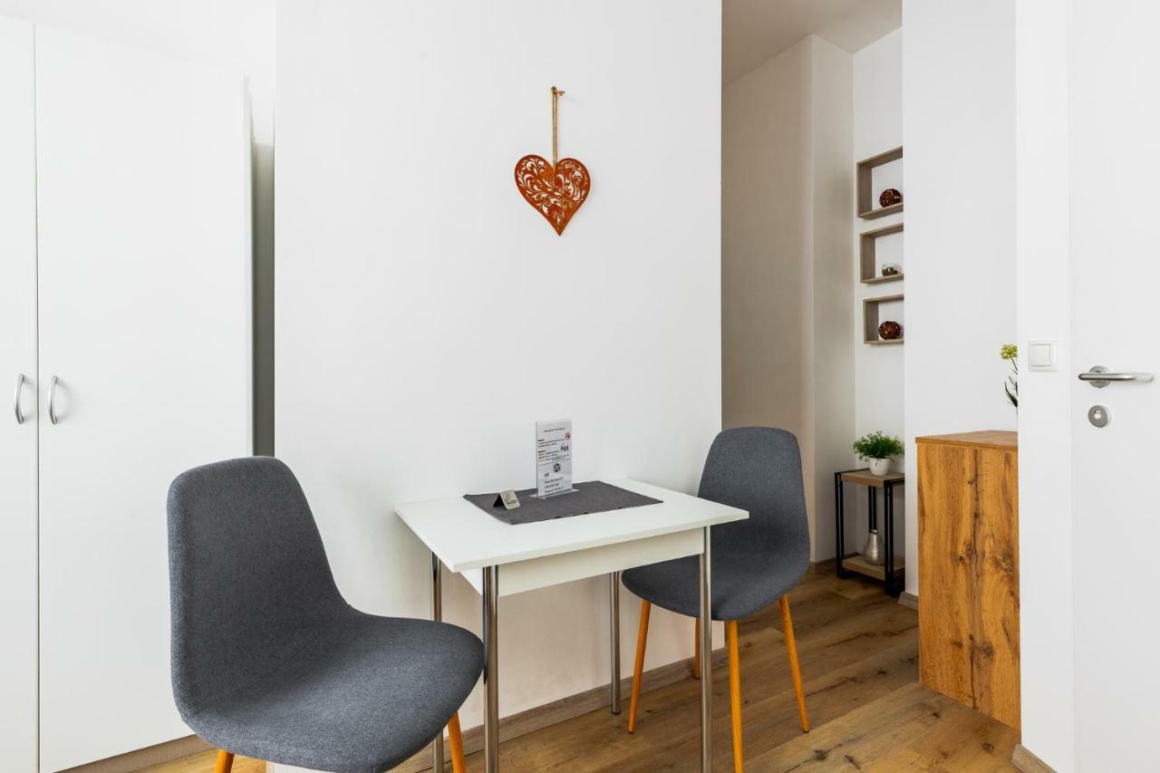 Budget Rooms West With Shared Kitchen Viena Exterior foto
