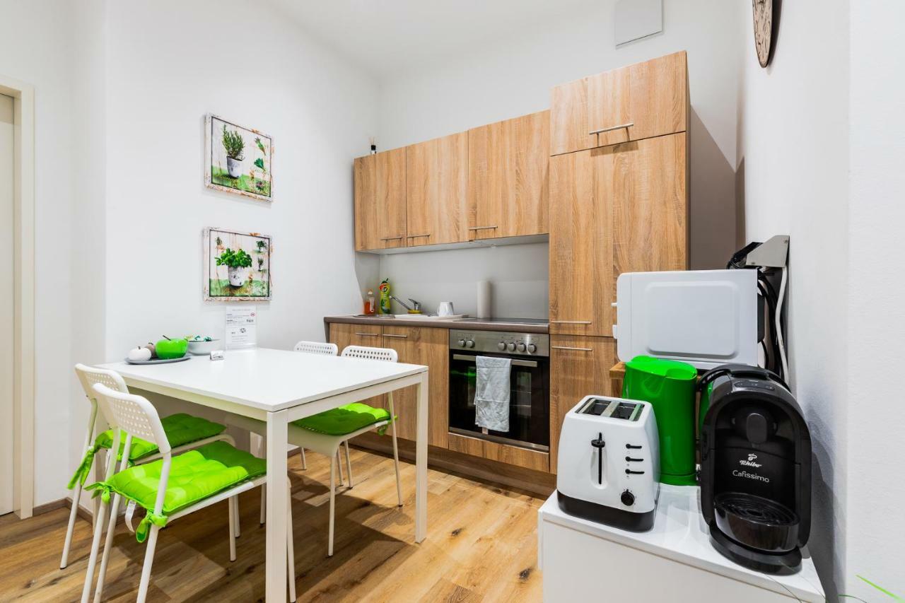 Budget Rooms West With Shared Kitchen Viena Exterior foto
